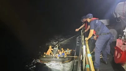 Yunanistan’ın geri ittiği can sallarında 16 düzensiz göçmen kurtarıldı