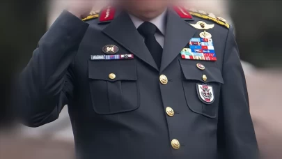 Orgeneral ve oramirallerin yaş haddi 67'ye çıkarılacak