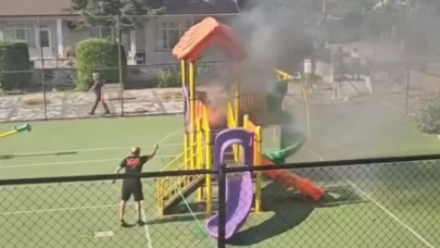 Çocuk parkında korkutan yangın: Hemen boşaltıldı