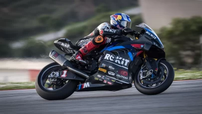 Toprak Razgatlıoğlu İngiltere’de tarih yazdı