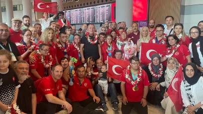 Avrupa Down Sendrom Şampiyonası’nda 58 madalya kazanan milli sporcular yurda döndü