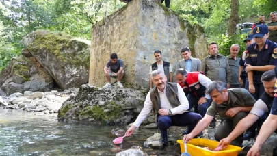 Artvin’de 5 bin kırmızı benekli alabalık doğaya salındı