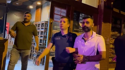 Kavga ederken kendilerini ayırmak isteyen polise bıçak çeken şahıslar, böyle etkisiz hale getirildi