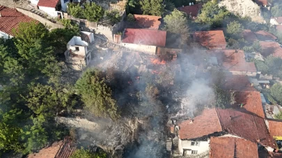 Otluk alanda çıkan yangında 4 ev zarar gördü