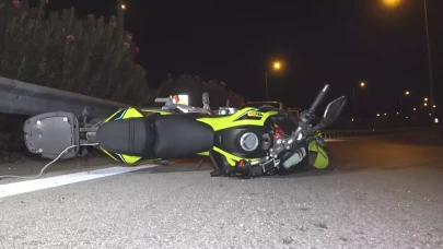 Bariyerlere çarptı 30 metre sürüklendi!