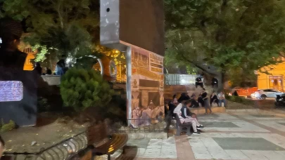 Gemlik'te art arda depremler! Vatandaşlar deprem korkusuyla geceyi sokakta geçirdiler