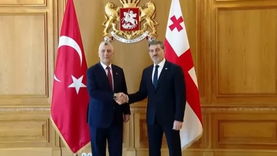 Bakan Bolat, Gürcistan Cumhurbaşkanı Mikheil Kavelaşvili ile bir araya geldi