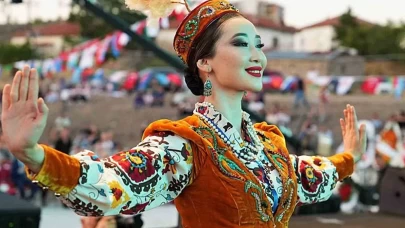 Bursa'da "Türk Dünyası Halk Oyunları Şöleni" düzenlendi