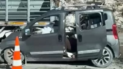 Hafif ticari araçta 5 kişi hayatını kaybetti