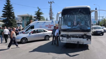 Kütahya'da işçi servisi LPG yüklü tankere çarptı: 35 yaralı