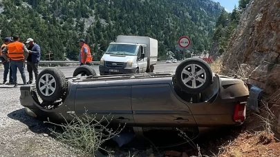 Akseki'de otomobil yoldan çıkıp takla attı: 2 yaralı