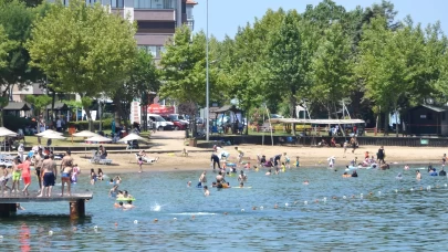 Sakarya ve Kocaeli'de sıcak havadan bunalanlar, gölgelik alanlarda ve plajlarda serinledi