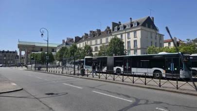 Fransa’da kamusal alanlarda sigara yasağı yürürlüğe girdi