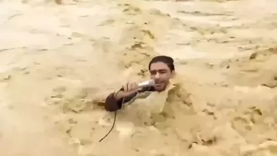 Yayın sırasında sel sularına kapıldı