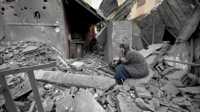 İsrail ordusu Gazze Şeridi'nde sığınmacıların çadırlarını vurdu!