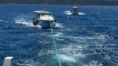 Fethiye açıklarında sürüklenen tekne kurtarıldı