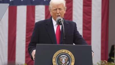 Trump Güney Kore ve Japonya'ya gümrük vergisini artırdı