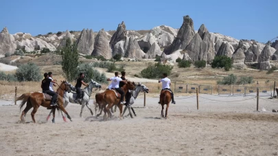 Kapadokya’da güzel atlar podyuma çıktı