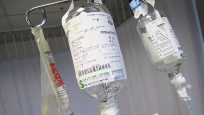 Kemoterapiye bağlı saç dökülmesini önleyebilecek 'çığır açan' tedavi yöntemi geliştirildi