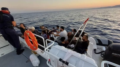 İzmir açıklarında 81 düzensiz göçmen yakalandı