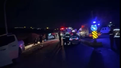 İzmir’de kamyonet ile hafif ticari araç çarpıştı