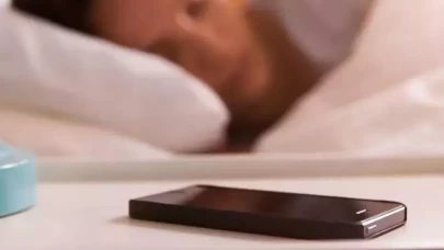 Uykusuzluk ve baş ağrılarının sebebi telefon olabilir