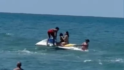 Düzce'de denizde boğulma tehlikesi geçiren 4 kişiyi cankurtaranlar kurtardı