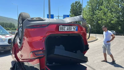 Tokat'ta devrilen otomobildeki 4 kişi yaralandı