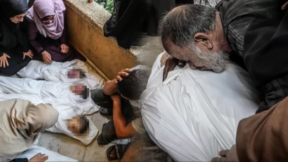 Katil İsrail Gazze'de sivillerin barındığı okula saldırdı