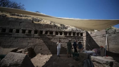 Assos'ta 3 bin 500 yıllık stoa gün yüzüne çıkarılıyor