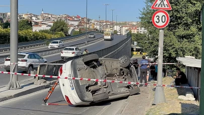 Bahçelievler’de otomobil araca ve motosiklete çarptı