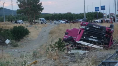 Domates yüklü kamyon şarampole devrildi: 1 ölü