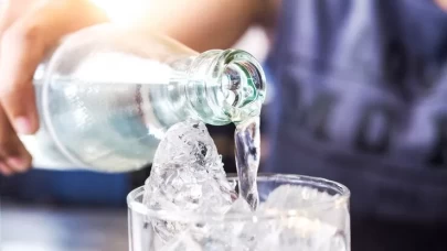 Terliyken soğuk su içmek zararlı mı? Uzmanlar ne öneriyor?