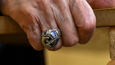 MHP Lideri Devlet Bahçeli, rozet ve yüzüğüyle gündem oldu