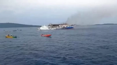 Endonezya'da feribotta çıkan yangında 5 kişi öldü