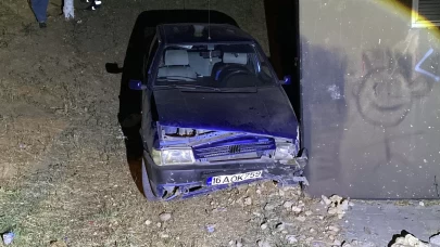 Otomobil şarampole uçup trafoya çarptı