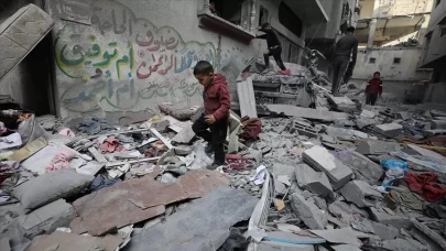 Gazze'de Filistinliler su kuyruklarında İsrail bombalarıyla can verdi