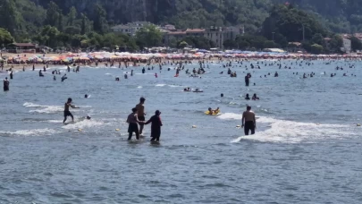 Bunaltan sıcaklarda tatil köyleri ve plajlar doldu taştı