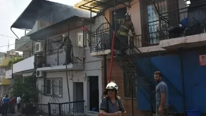 İzmir'de hurda deposunda yangın!