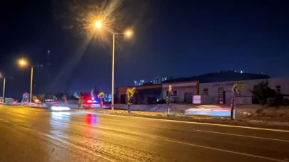 Markete gitmek isteyen anne ve kızına otomobil çarptı: Anne öldü, kızı ağır yaralandı