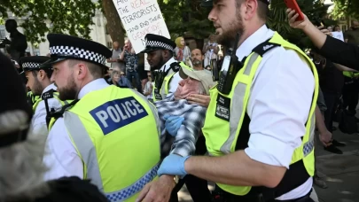 İngiltere'de yasaklı "Palestine Action" grubuna destek eylemi!