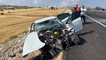 İki otomobil kafa kafaya çarpıştı: 4 ölü, 2 yaralı