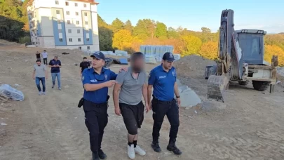 Polisin ikna ettiği şahıs çatıdan indi