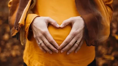 Bebekler anne karnında sesleri duyar mı?