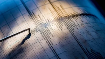 Endonezya'da 6,5 büyüklüğünde deprem