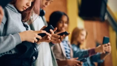 Güney Kore'de ders saatlerinde cep telefonu kullanımı yasaklandı