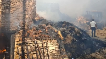 Kütahya'da yangın: 2 ev ile 4 samanlık kullanılamaz hale geldi
