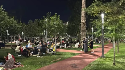 Balıkesir'deki depremin ardından İstanbul'da vatandaşlar parklarda ve millet bahçelerinde toplandı