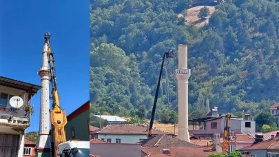 Sındırgı'da depremde cami ve minareler ağır hasar aldı