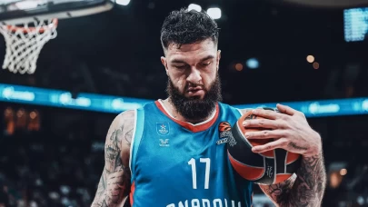 Anadolu Efes’e Vincent Poirier'den kötü haber